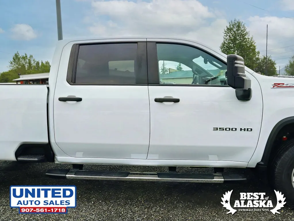 Chevrolet 3500HD photo 27