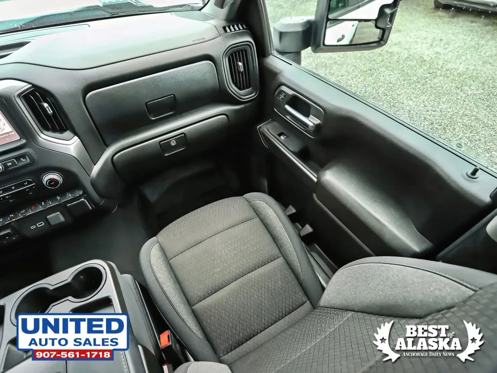Chevrolet 3500HD photo 48