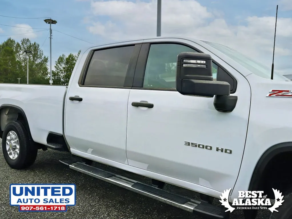 Chevrolet 3500HD photo 28