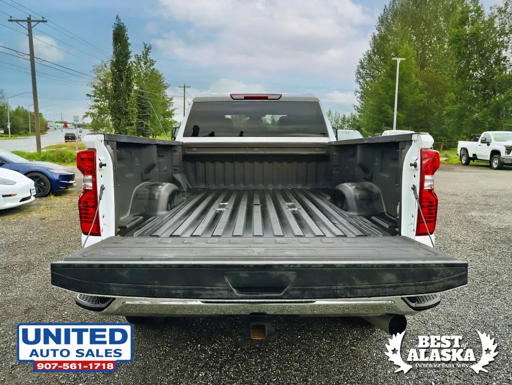 Chevrolet 3500HD photo 9