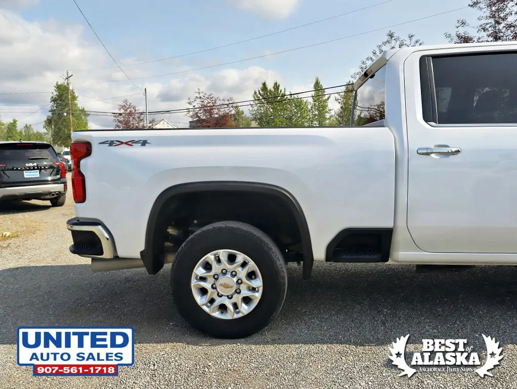 Chevrolet 3500HD photo 23