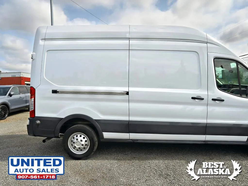 Ford Transit-250 photo 24