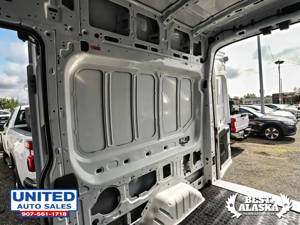 Ford Transit-250 photo 19