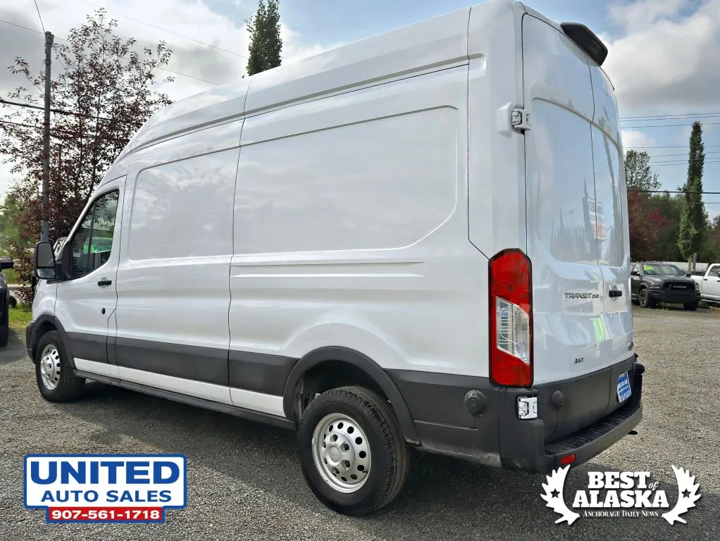 Ford Transit-250 photo 23