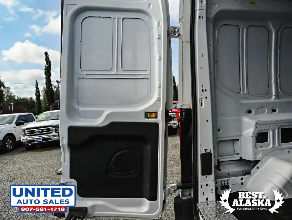 Ford Transit-250 photo 40