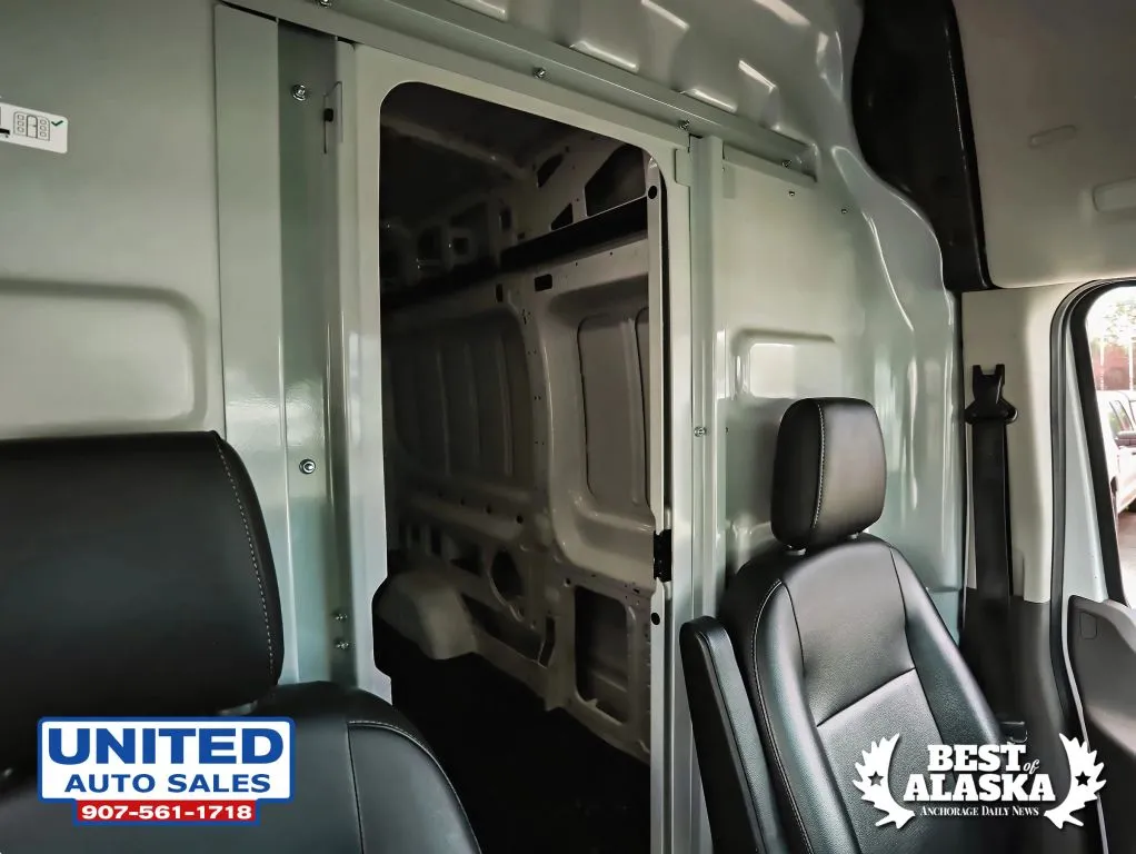 Ford Transit-250 photo 17