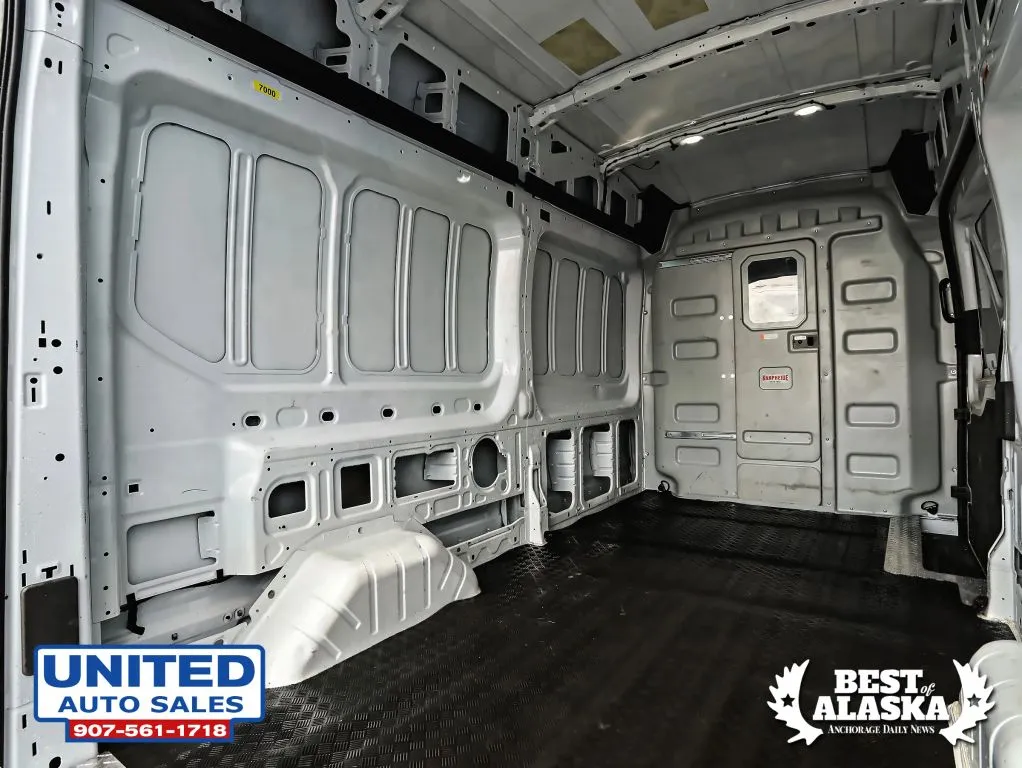 Ford Transit-250 photo 18