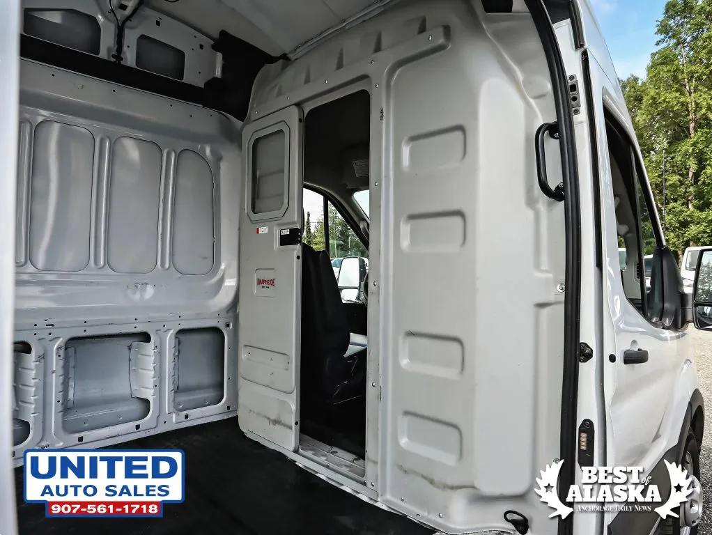 Ford Transit-250 photo 46