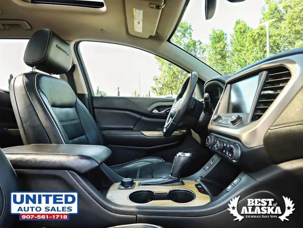 GMC Acadia photo 15