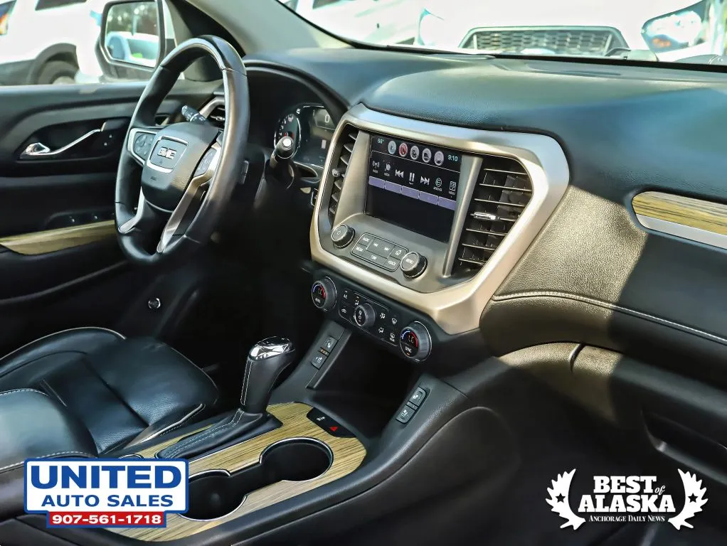 GMC Acadia photo 16