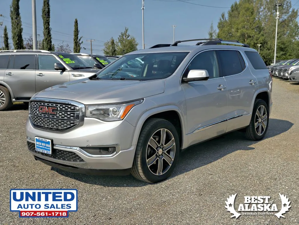 GMC Acadia photo 2