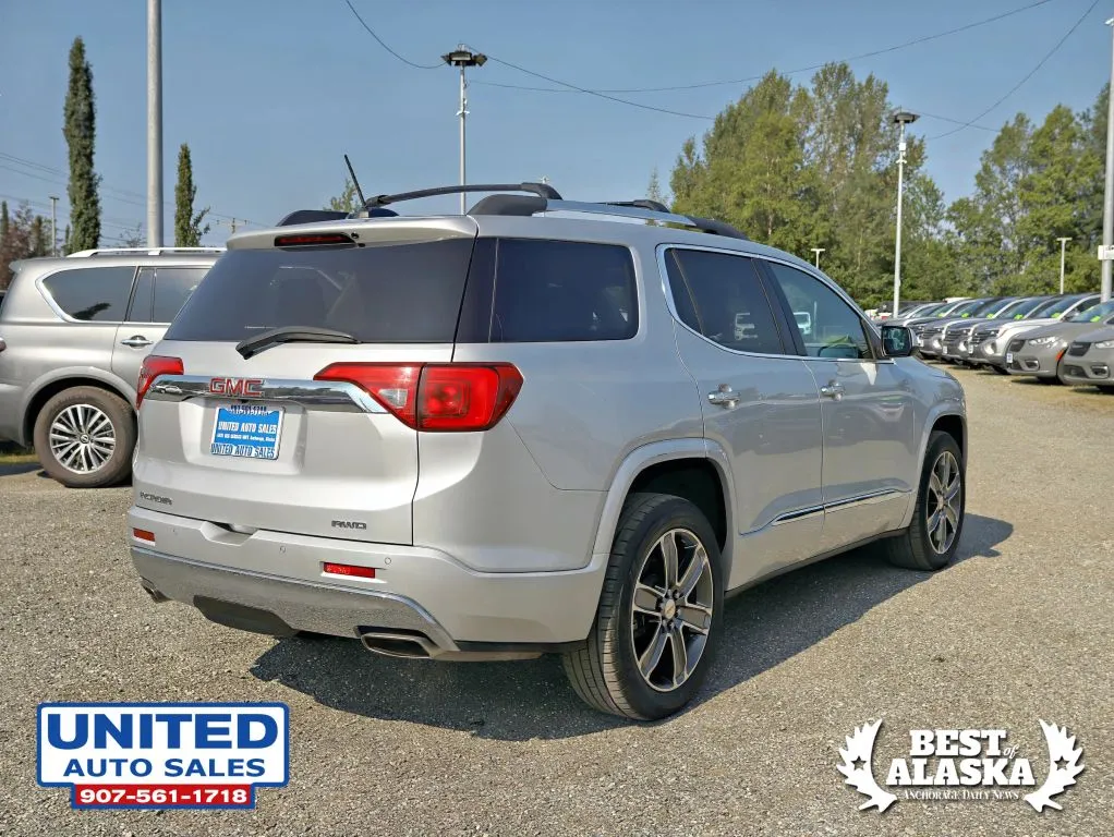 GMC Acadia photo 10