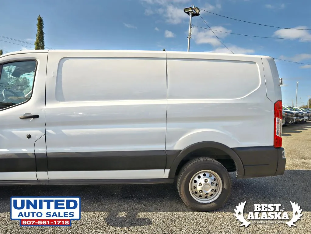 Ford Transit-250 photo 21