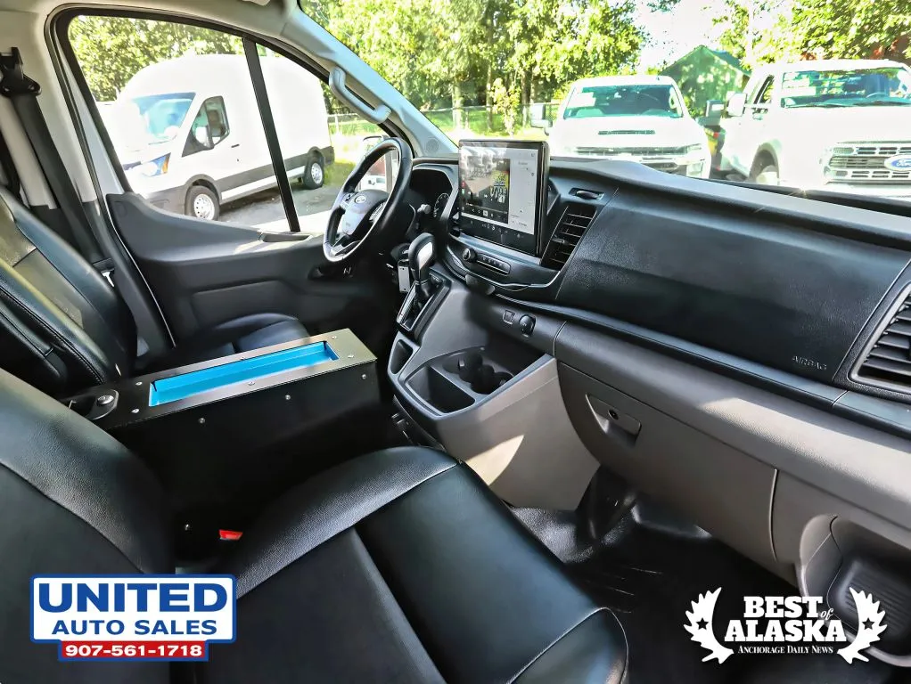 Ford Transit-250 photo 45