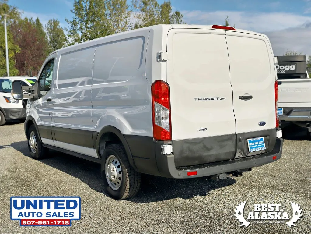 Ford Transit-250 photo 8