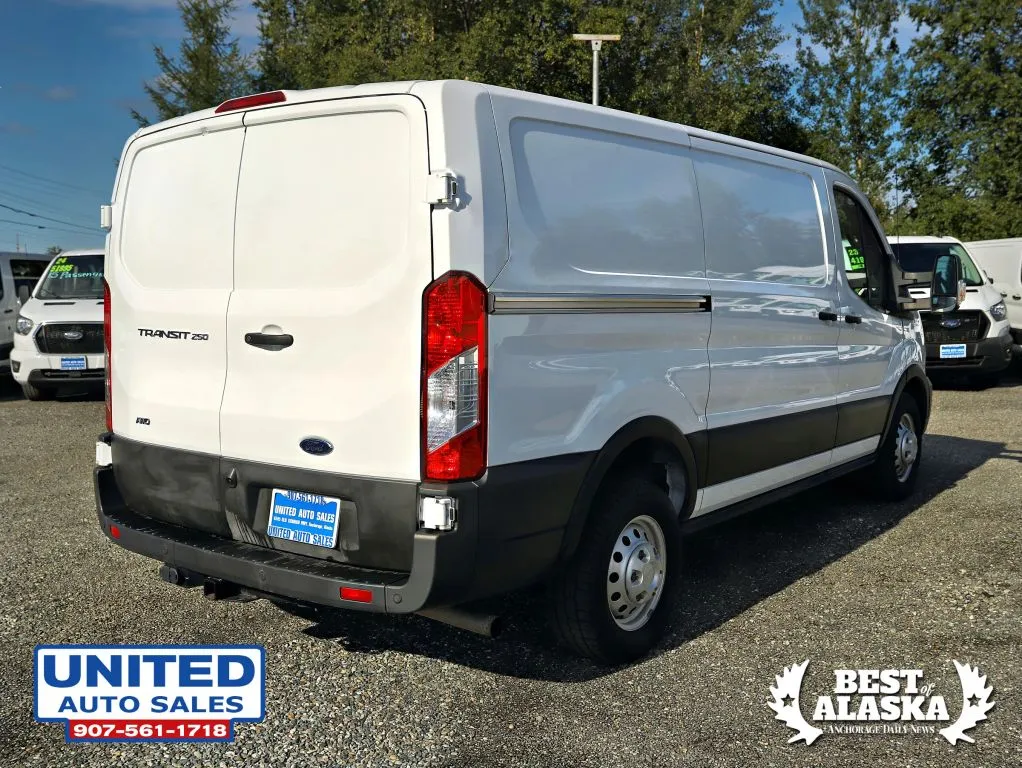 Ford Transit-250 photo 10