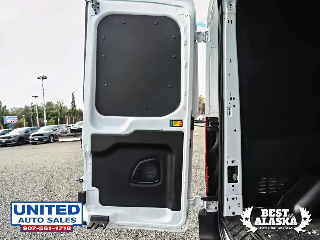 Ford Transit-250 photo 41