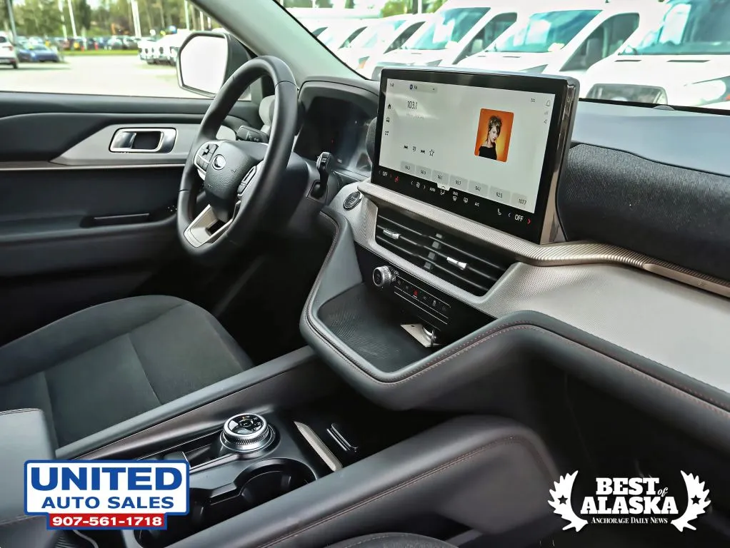 Ford Explorer photo 25