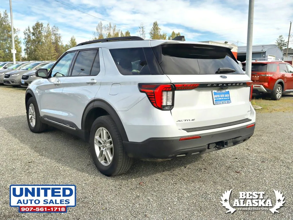 Ford Explorer photo 8