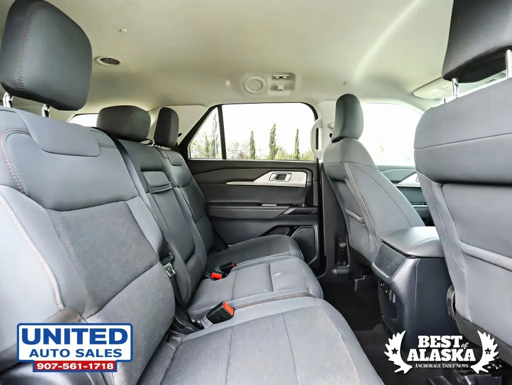 Ford Explorer photo 12