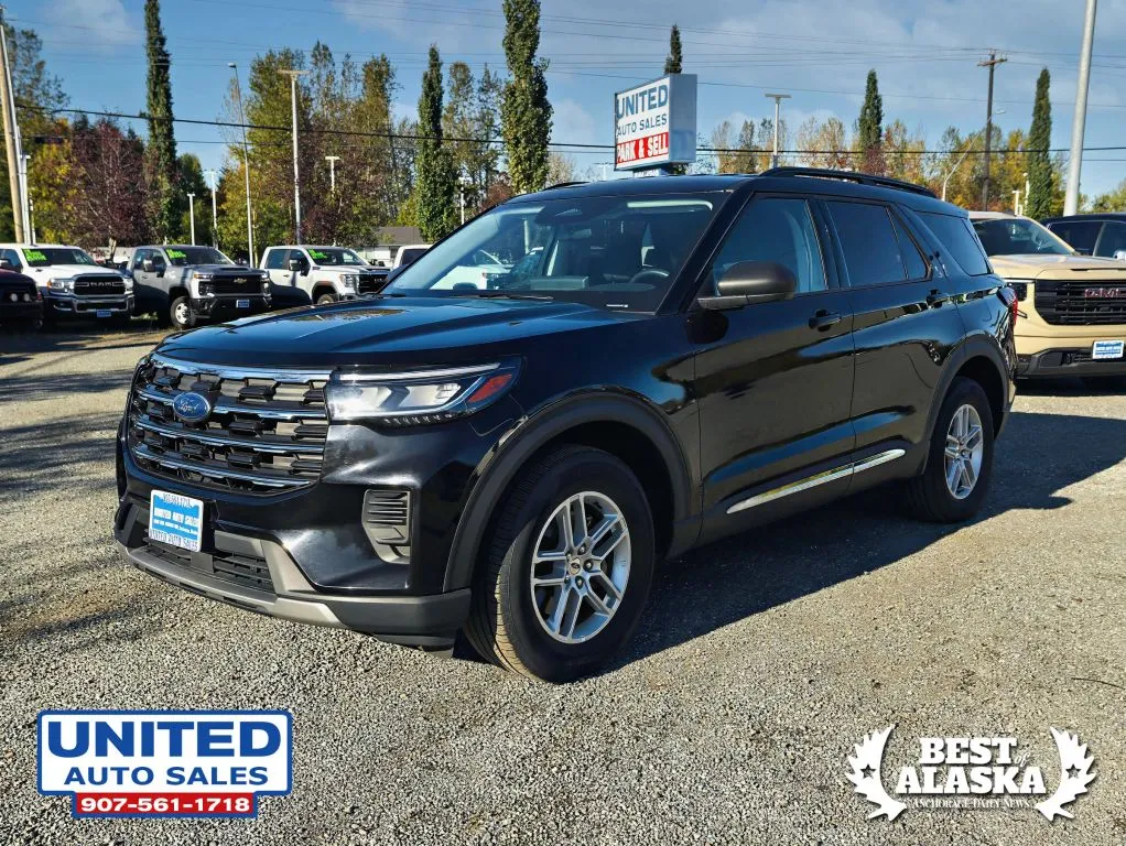 Ford Explorer photo 2