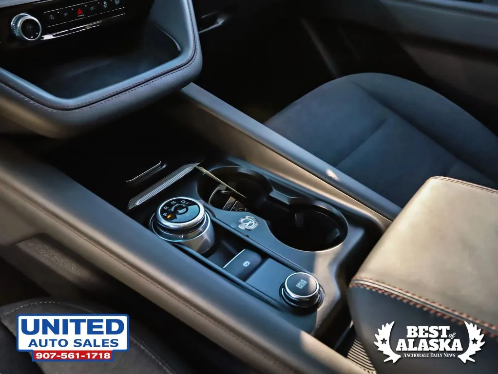 Ford Explorer photo 12