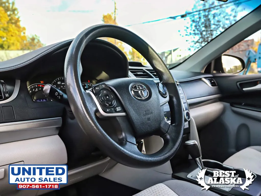 Toyota Camry photo 12