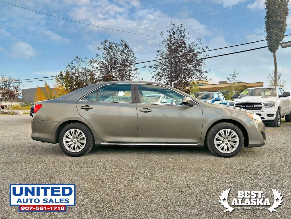 Toyota Camry photo 8