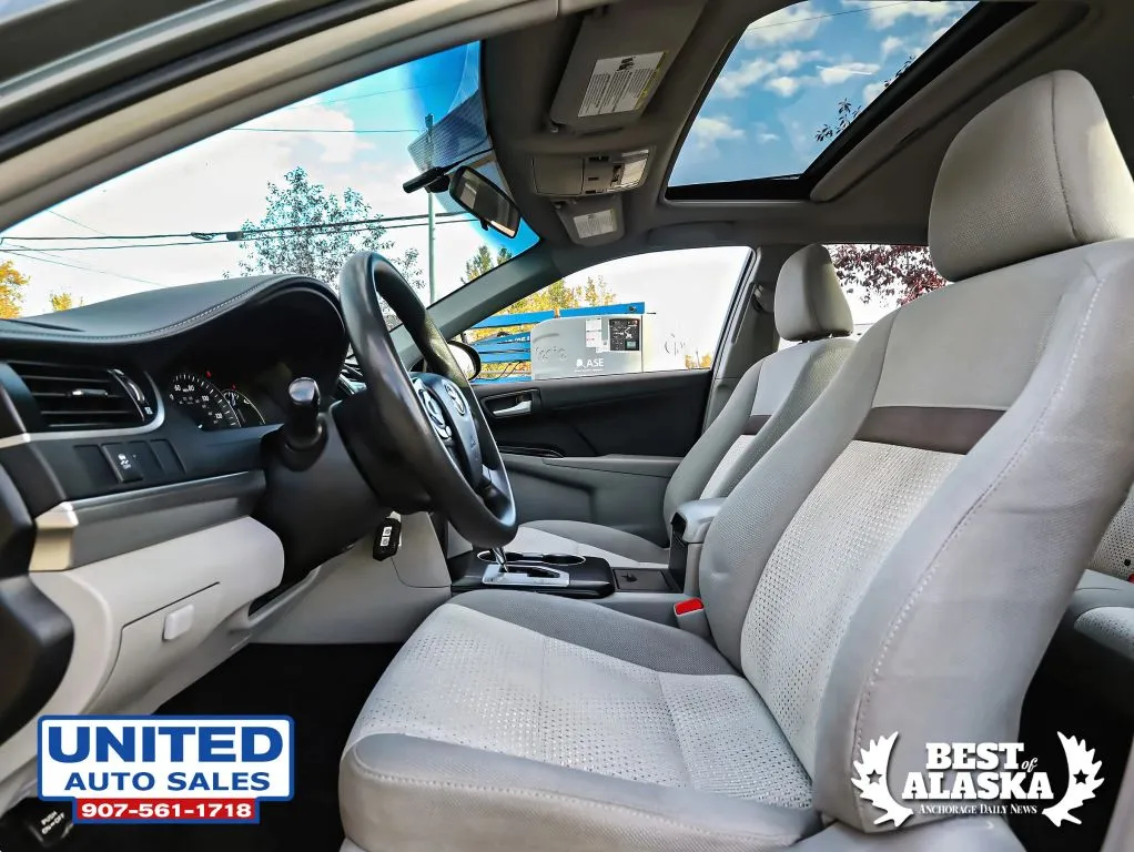 Toyota Camry photo 11