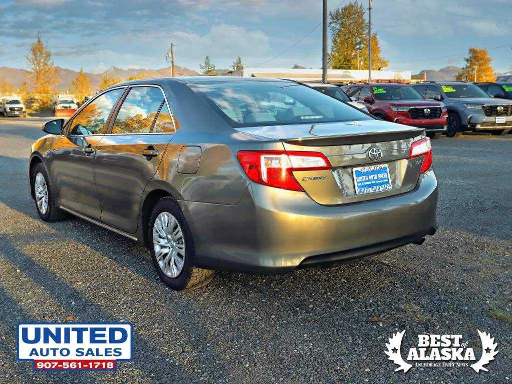 Toyota Camry photo 9