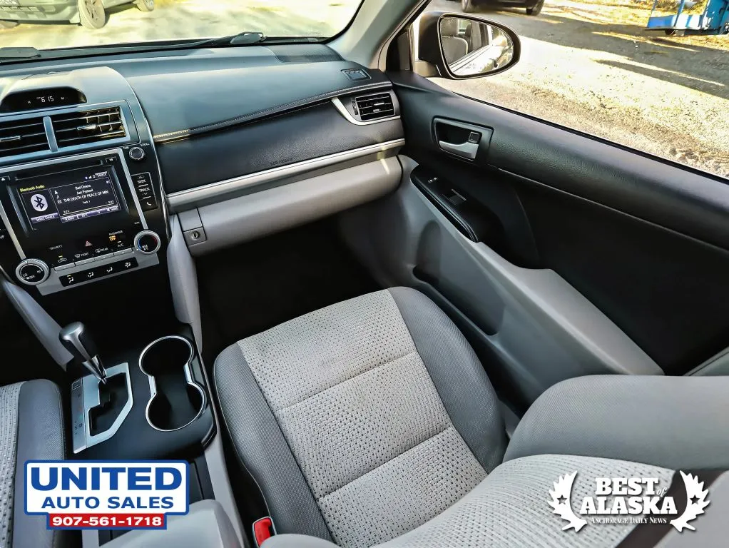 Toyota Camry photo 19