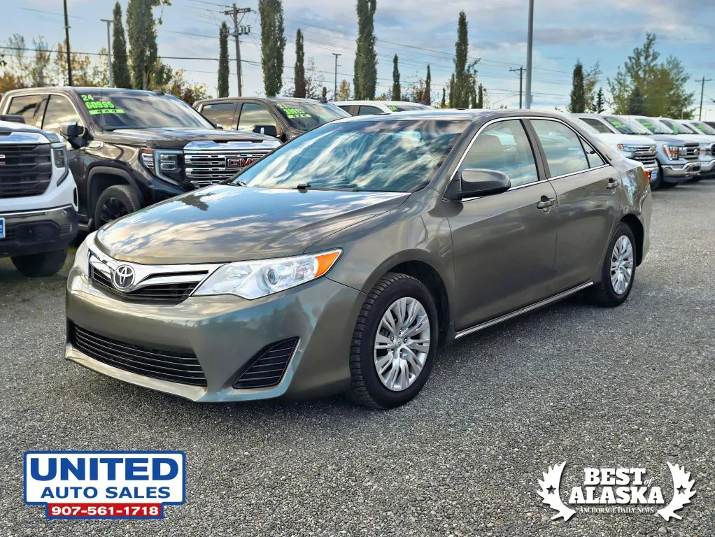 Toyota Camry photo 2