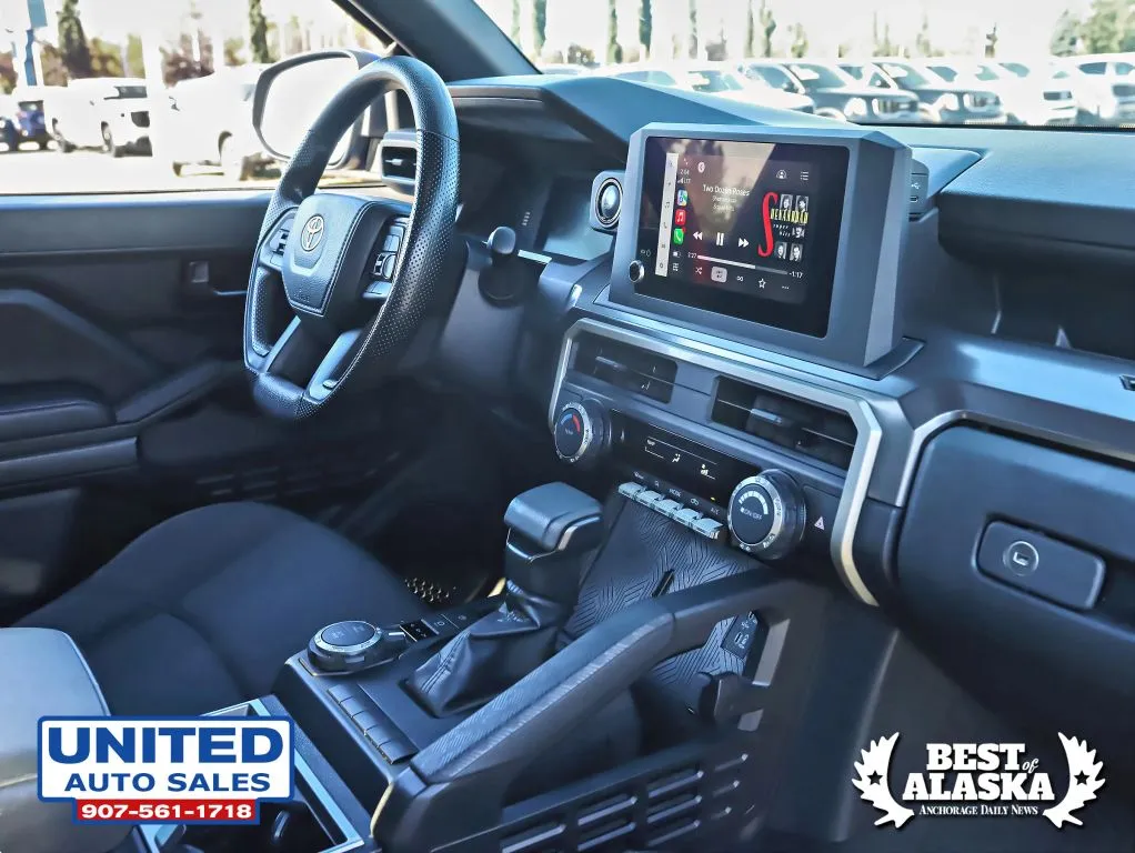 Toyota Tacoma photo 16