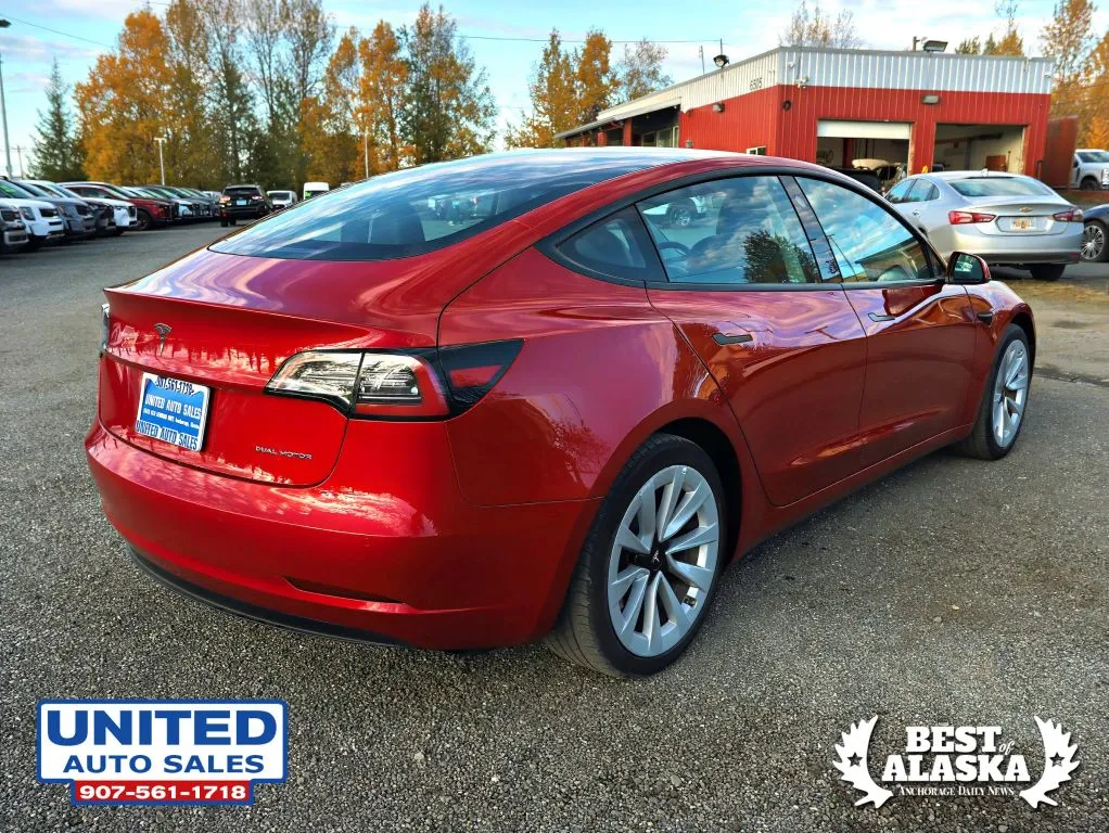 Tesla Model 3 photo 10