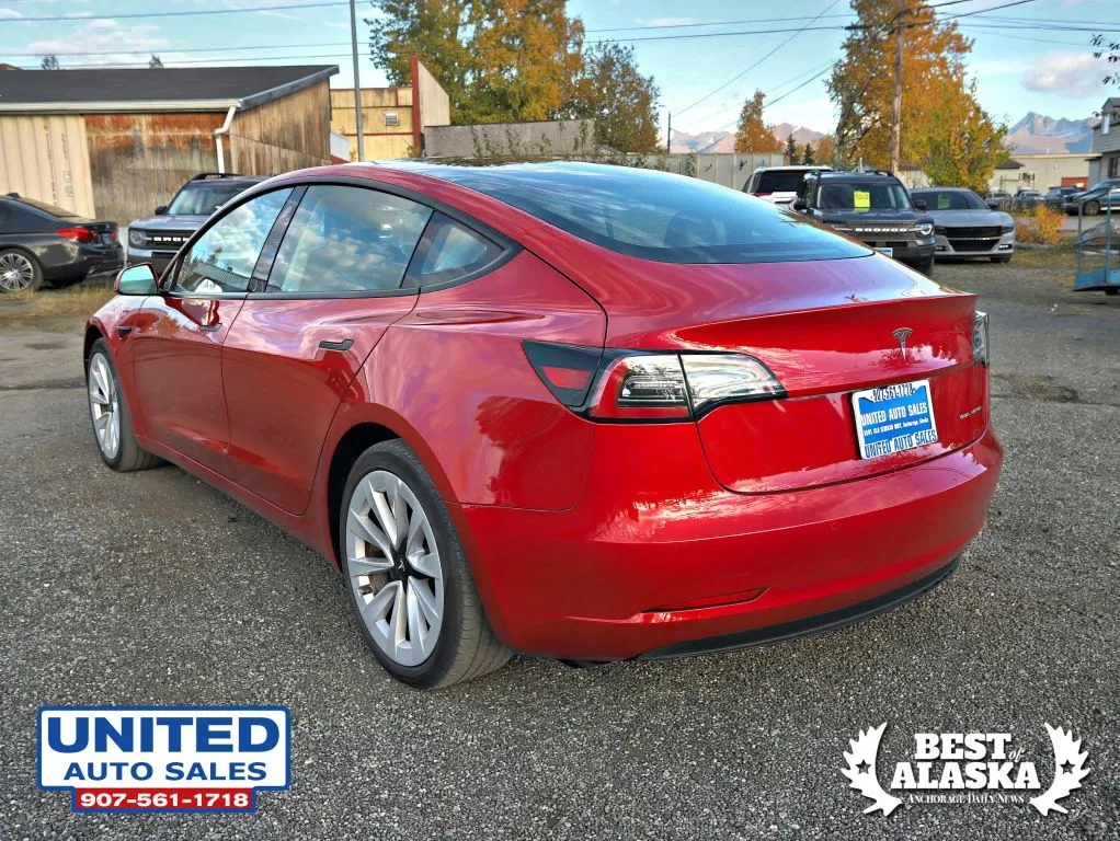 Tesla Model 3 photo 8