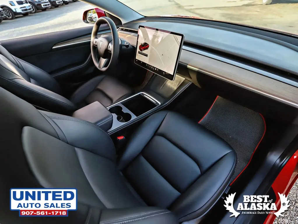 Tesla Model 3 photo 16