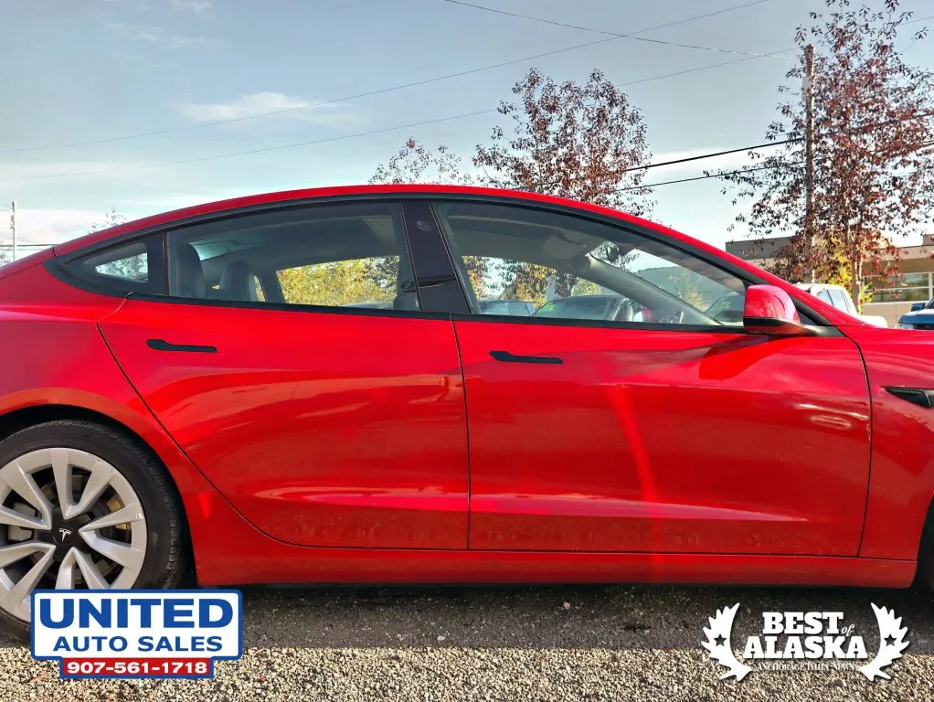 Tesla Model 3 photo 22