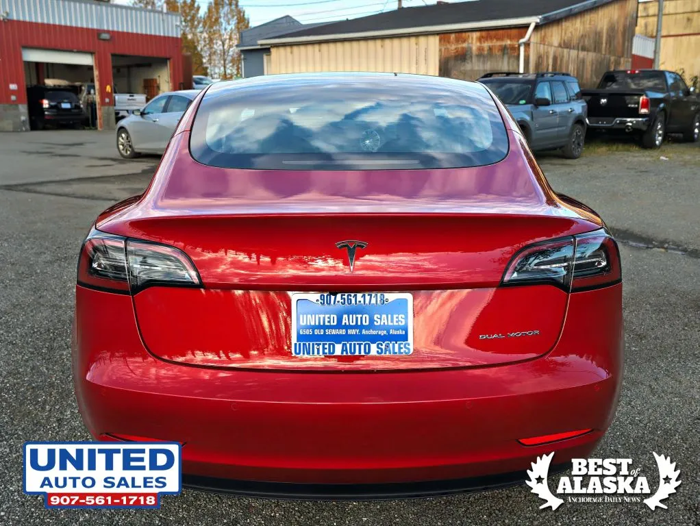 Tesla Model 3 photo 9