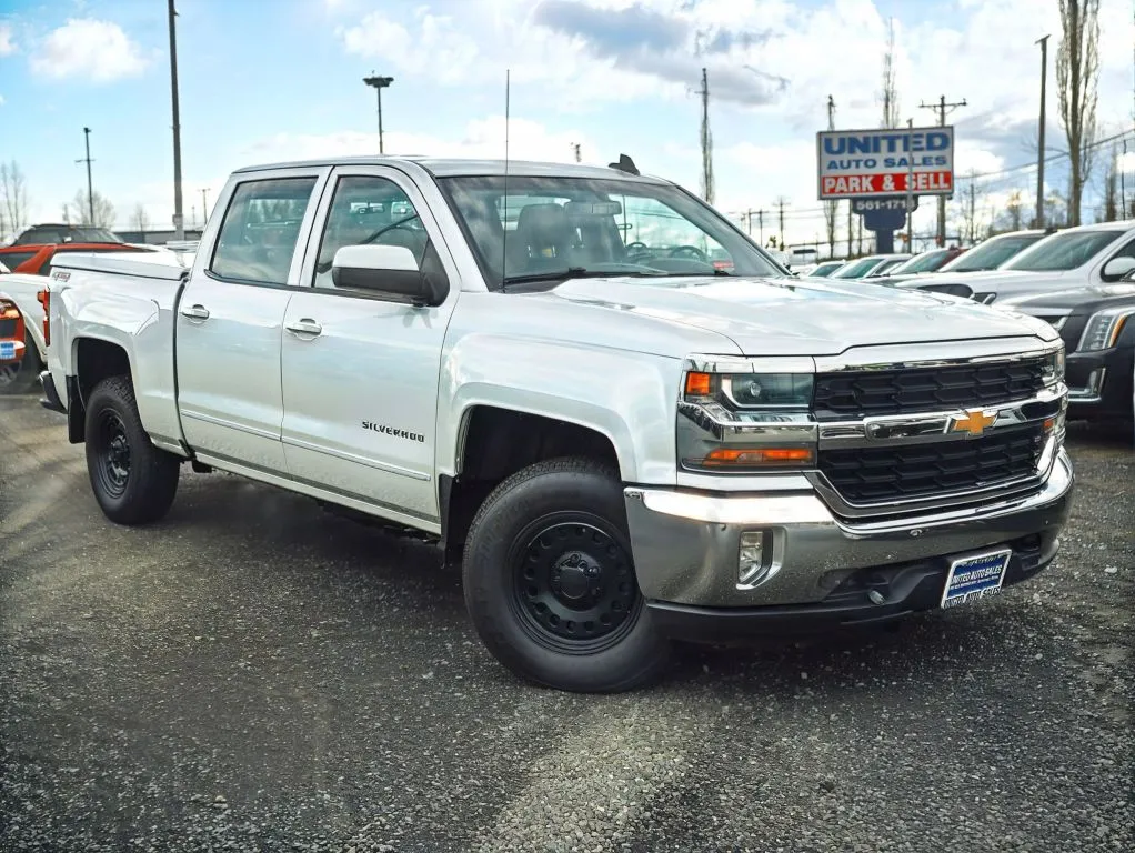 2018 Chevrolet Silverado 1500 Crew Cab LT Pickup 4D 5 3/4 ft