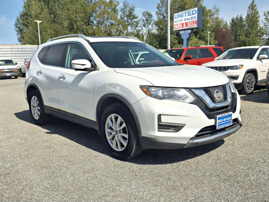 2017 Nissan Rogue SV (2017.5) Sport Utility 4D
