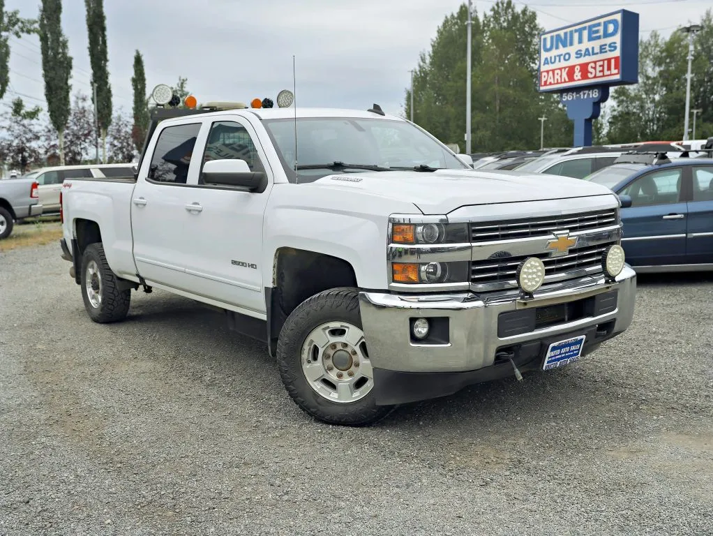 2016 Chevrolet Silverado 2500 HD Crew Cab LT Pickup 4D 6 1/2 ft
