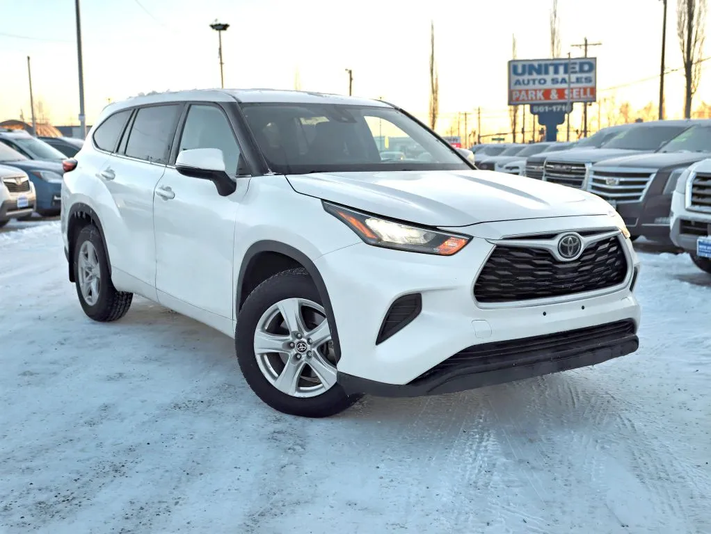 2020 Toyota Highlander LE Sport Utility 4D