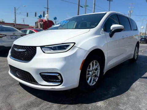 More photos of 2023 CHRYSLER PACIFICA TOURING L at Pro Auto Finance Highland, IN