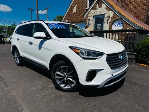 White 2017 HYUNDAI SANTA FE SE for sale in Highland, IN