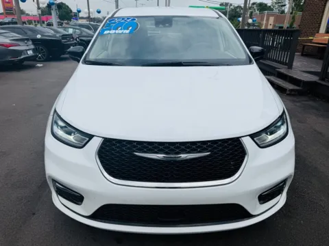 More photos of 2024 CHRYSLER PACIFICA TOURING L at Pro Auto Finance Highland, IN