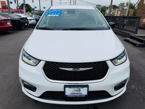 More photos of 2024 CHRYSLER PACIFICA PLUG-I SELECT at Pro Auto Finance Highland, IN