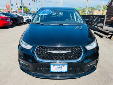 More photos of 2024 CHRYSLER PACIFICA PLUG-I SELECT at Pro Auto Finance Highland, IN
