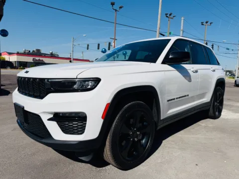 More photos of 2023 JEEP GRAND CHEROKEE LIMITED at Pro Auto Finance Highland, IN