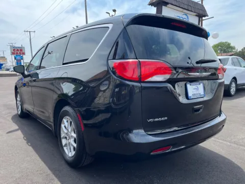 More photos of 2023 CHRYSLER VOYAGER LX at Pro Auto Finance Highland, IN