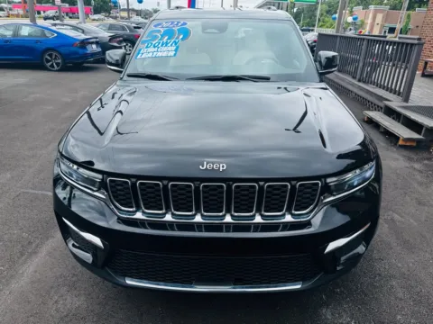 More photos of 2023 JEEP GRAND CHEROKEE LIMITED at Pro Auto Finance Highland, IN